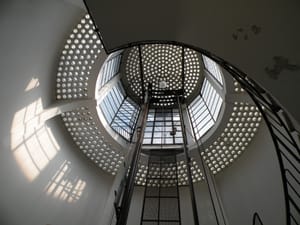 Il Sole come Architetto: la grande metafora meccanica di Villa Il Girasole